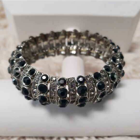 EUC domed black jeweled and faux diamond stretchy bracelet - Picture 8 of 9